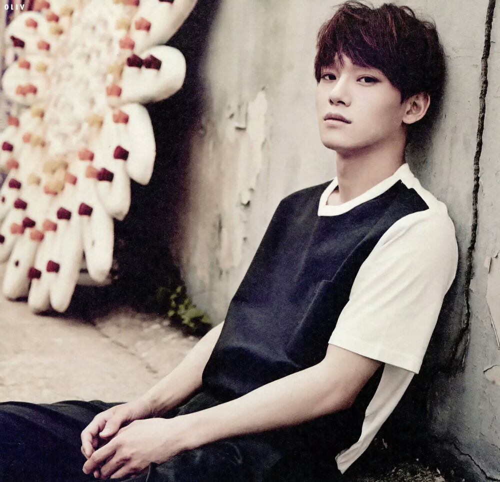 《LOVE ME RIGHT》内页扫图 CHEN#