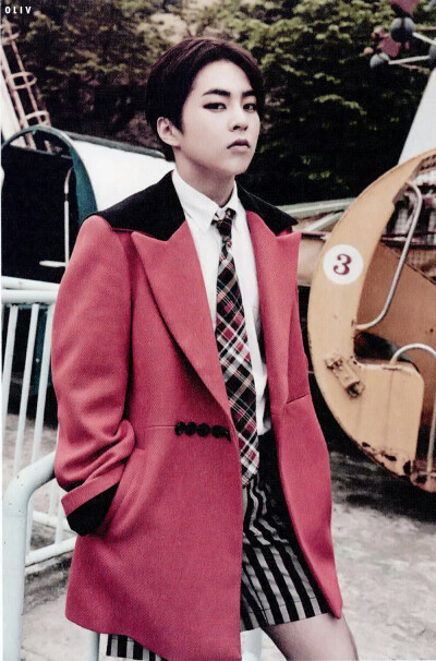 《LOVE ME RIGHT》内页扫图 XIUMIN#