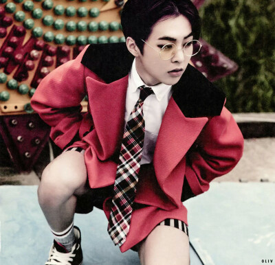 《LOVE ME RIGHT》内页扫图 XIUMIN#