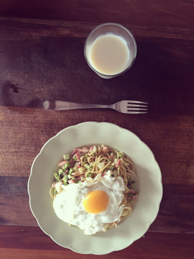 Breakfast：broccoli cream cheese pasta