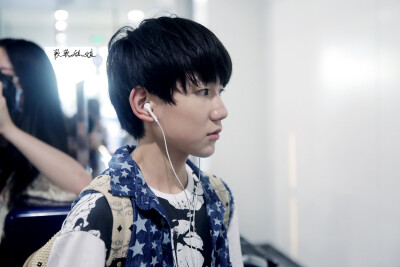 TFBOYS王源 140804北京赴上海 cr:Your软软姐姐