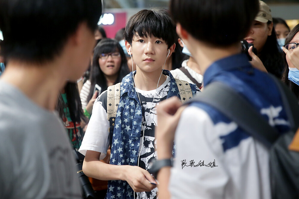 TFBOYS王源 140804北京赴上海 cr:Your软软姐姐