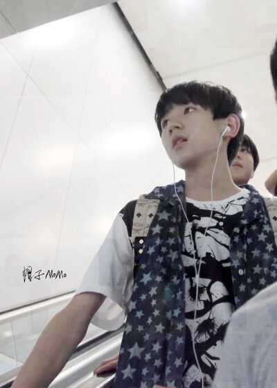 TFBOYS王源 140804北京赴上海 cr:帽子MoMo