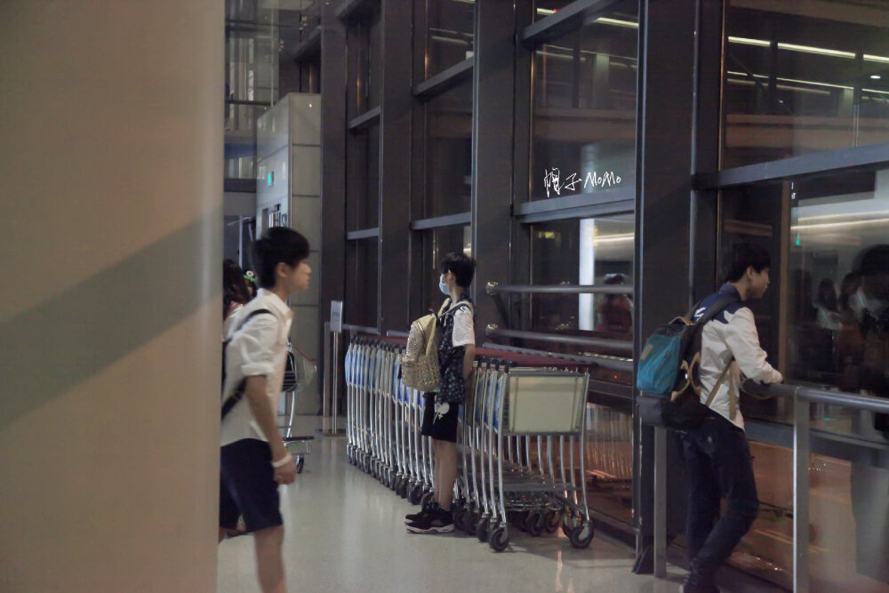 TFBOYS王源 140804北京赴上海 cr:帽子MoMo