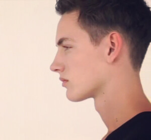 Jakob Hybholt的鼻子和下巴是很喜欢的