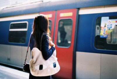 一件事无论你当初是怎么下定决心，不到结果出来那天谁也不知道会发生什么。所以与其担心，不如好好努力。扔掉你的犹豫，那只会浪费时间；扔掉你的担心，那只会让你分心。你能做的，只有相信自己，并且尽力去做。记住…