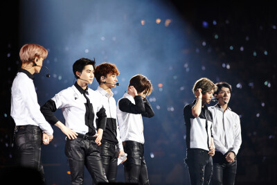 EXO 金钟仁 Kai 金俊勉 Suho 金钟大 Chen 金珉硕 Xiumin 边伯贤 Baekhyun 吴世勋 Sehun 【EXO PLANET #2 – The EXO’luXion – in TAIPEI】