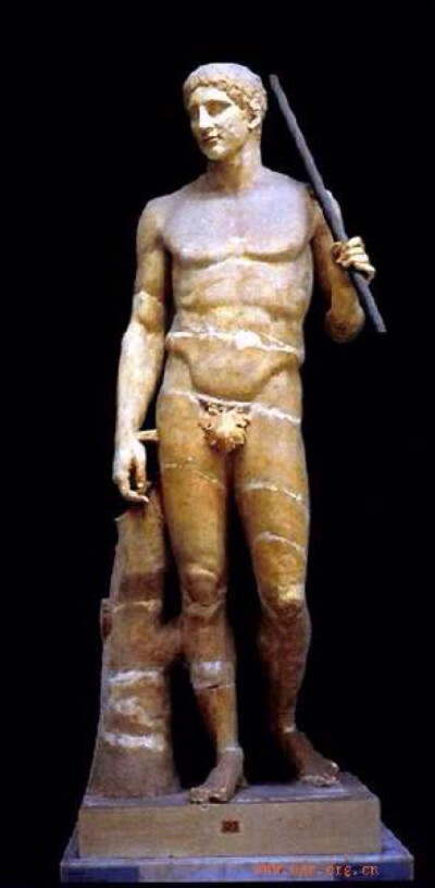古希腊 古典时期 《持矛者》波留克列特斯提出1:7的人体比例，《法则》一书