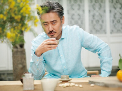 吴秀波，1968年9月5日出生于北京，中国内地男演员。 1988年毕业于中央戏剧学院表演系。1996年发行创作专辑《爱之战》。2010年凭借电视剧《黎明之前》获得第26届中国电视金鹰奖最佳表演艺术男演员奖和受观众喜爱的电…