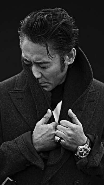 吴秀波，1968年9月5日出生于北京，中国内地男演员。 1988年毕业于中央戏剧学院表演系。1996年发行创作专辑《爱之战》。2010年凭借电视剧《黎明之前》获得第26届中国电视金鹰奖最佳表演艺术男演员奖和受观众喜爱的电…
