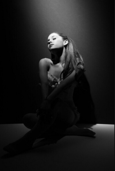 Ariana Grande第二张录音室专辑《My Everything》于2014年8月25日发行。