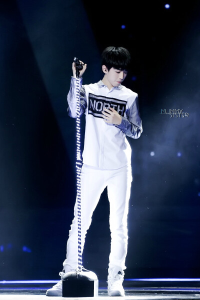 TFBOYS王俊凯 2015.04.13 第15届音乐风云榜年度盛典表演现场。