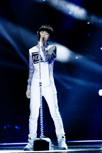 TFBOYS王俊凯 2015.04.13 第15届音乐风云榜年度盛典表演现场。