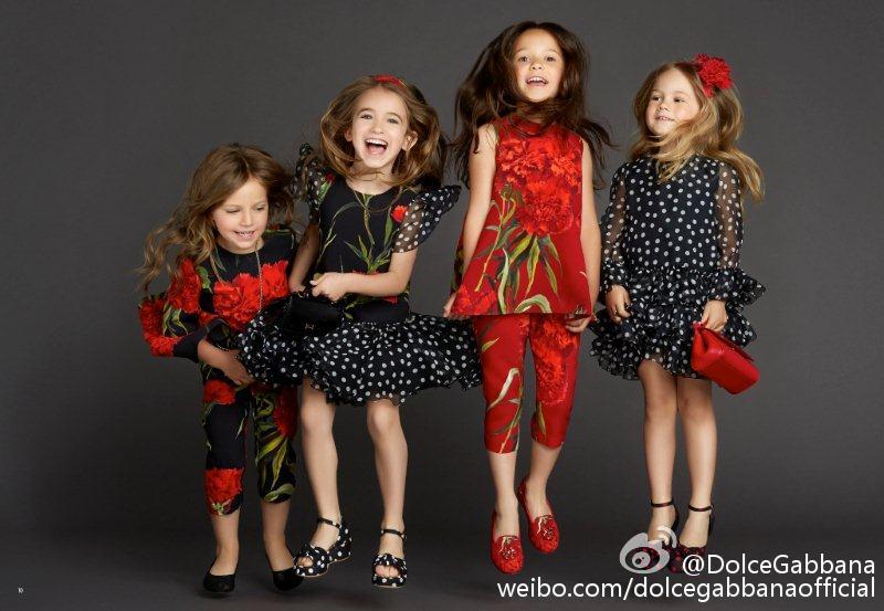 DOLCE&amp;amp;GABBANA #杜嘉班纳#2015春夏童装，以波点图案和花卉印花为本季的亮点，可爱元素配以鲜艳的色彩，让宝宝尽显了可爱和稚气的一面。