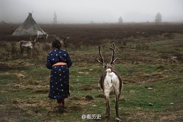 骑驯鹿的杜科哈人