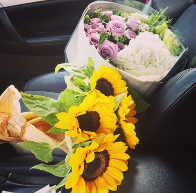 向日葵。花束。