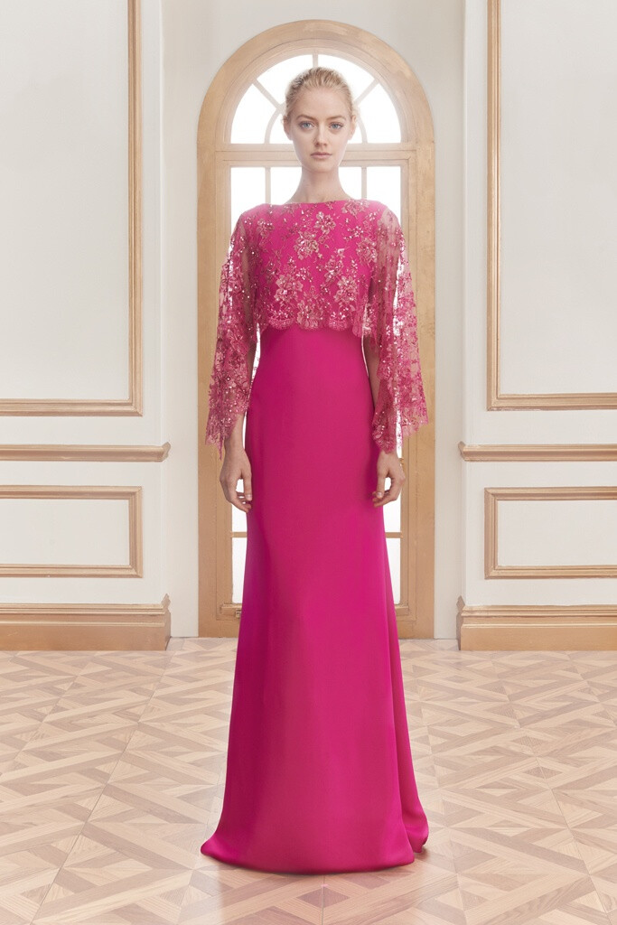 Reem Acra 2016 Resort。雷姆·阿克拉2016早春度假系列。因照顾红毯与晚宴需求，本季早春度假系列的主题名为“Happy Colors”，设计师谈及整个系列表示这些以往不常使用的浓郁色块都是客户对其表达的想要以及需要的华丽奢美之余的春夏色调。