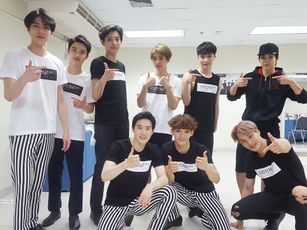 EXO 吴世勋 Sehun 都暻秀 D.O. 朴灿烈 Chanyeol 边伯贤 Baekhyun 张艺兴 Lay 金珉硕 Xiumin 金俊勉 Suho 金钟大 Chen 金钟仁 Kai 【EXO PLANET #2 – The EXO’luXion – in BANGKOK】