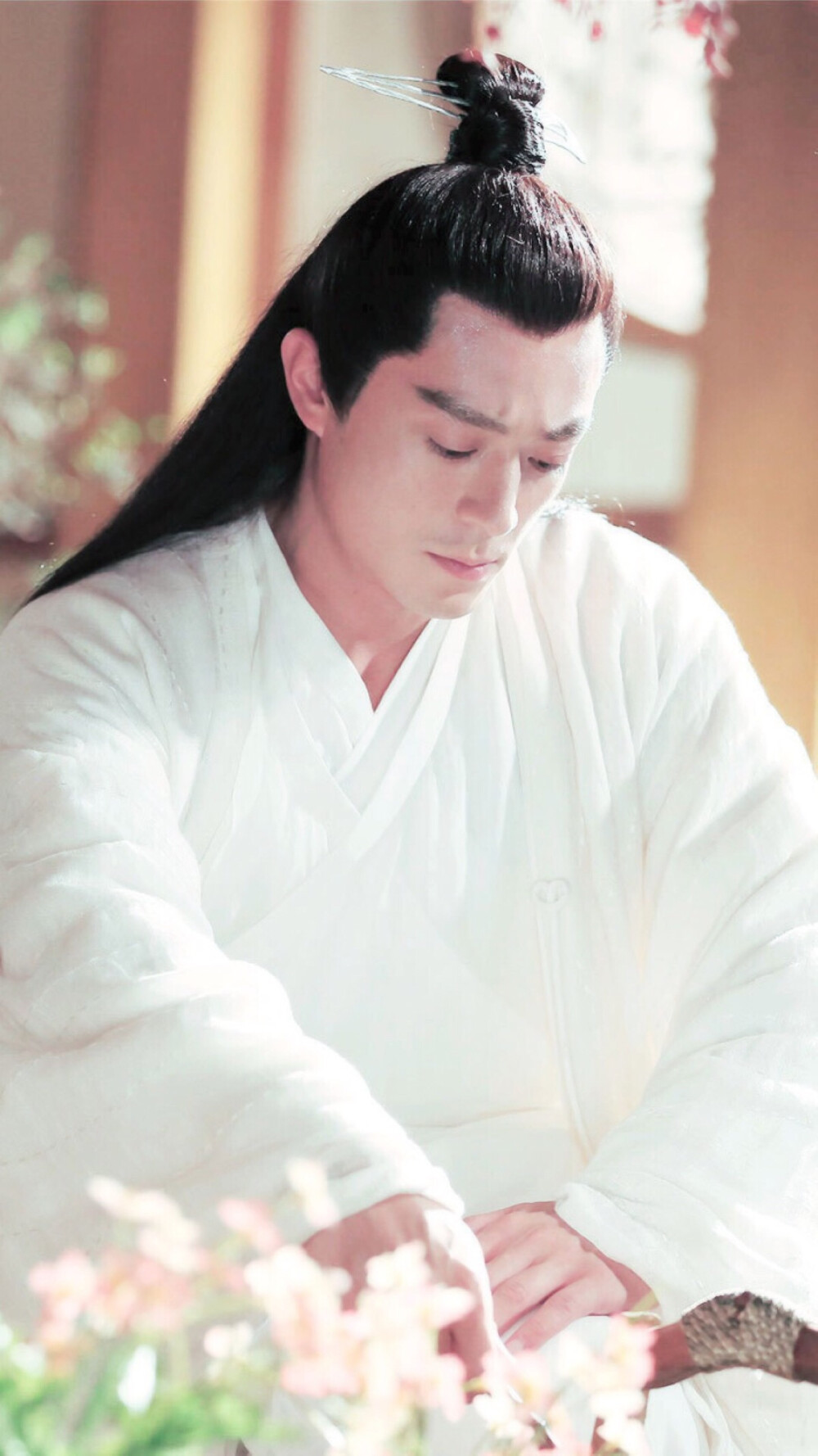 花千骨后来恢复了记忆,自己曾为他做了那么多的事,曾爱了他那么久.