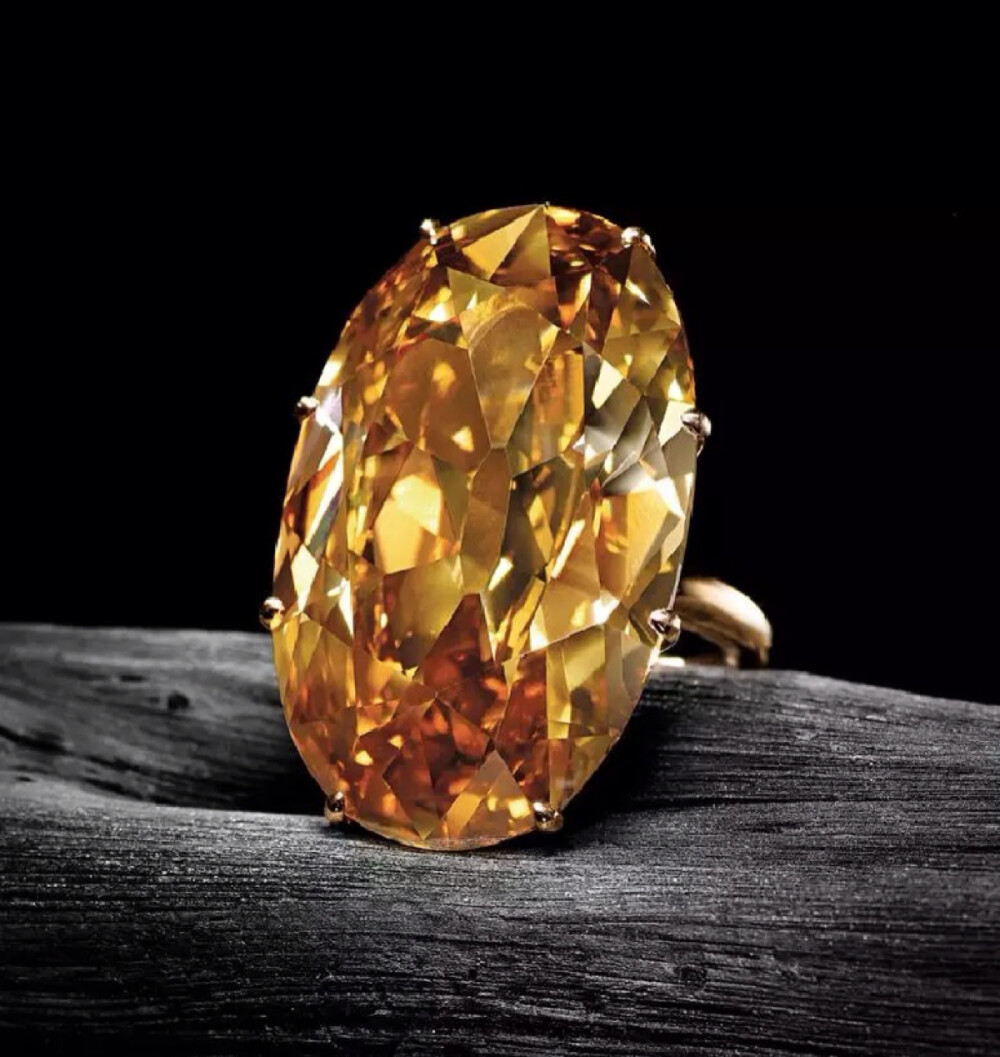 59.93克拉天然深彩橙棕色鑽石戒指 以1,770萬港元／227萬美元成交