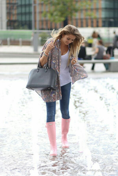 粉红小雨靴