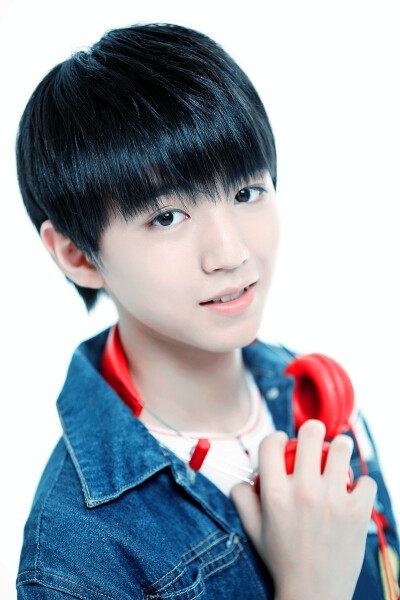 #王俊凯# #TFBOYS王俊凯# #tfboys# 饭修图 cr：王牌奥利奥