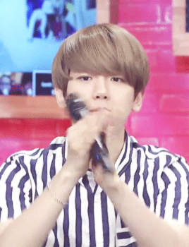 #边伯贤# 嗯？最后那傲娇的眼神