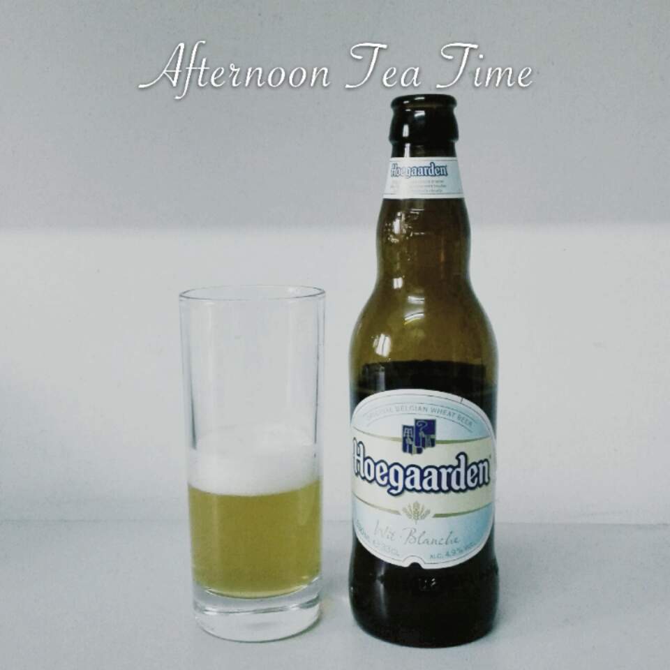 【酒滴】酒百 4th 福佳白啤(hoegaarden) 原产地：比利时 酒精度数：4.9% 这是一款真正的比利时麦芽酒。酒明显浑浊，果香味浓郁，混杂着独特的香料味，散发出丁香，胡荽和清爽的柑橘味，细品还有淡淡的香草味和烟熏味。