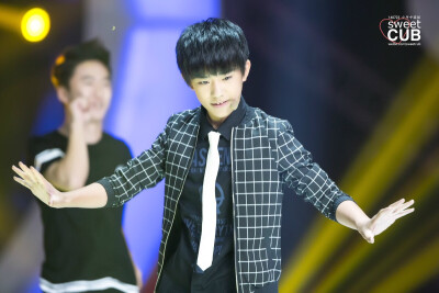 易烊千玺 Jacksonyi tfboys易烊千玺 tfboys