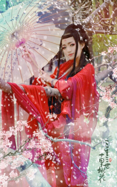 #三生三世##三生三世十里桃花##白浅cos##白浅舞衣# 这套片子真是难产啊～拍了1300多张删到300多张最后挑了41张～就是觉得飘起的水袖太美了舍不得删啊～ cn 曦央央战花千骨