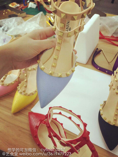 华伦天奴经典高跟鞋，只不过这些是用翻糖1：1做出来的，想学的童鞋可以约课咯