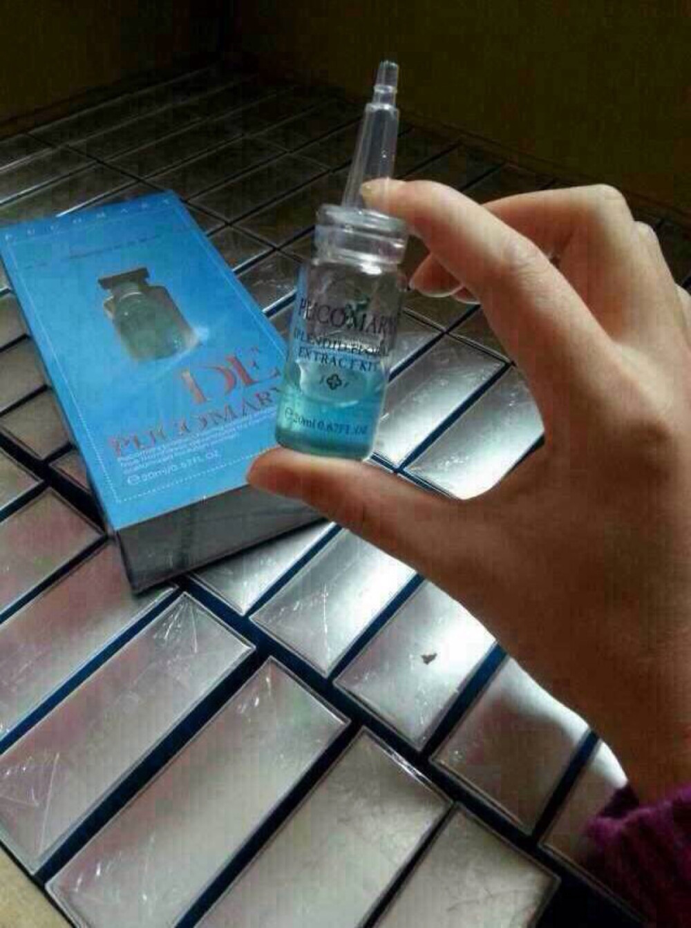 现 [色][色]玻尿酸这东西没有一个人用了说不好的！玻尿酸原液20ml✨八大皮肤问题，一步改善！可以帮你实现完美肌肤天然配方维CE✨玻尿酸原液✨产品8大功效：美白去黄淡斑淡化痘印嫩肤收缩毛孔去皱抗衰老防敏绝对的物超所值！搭配面膜使用，效果加倍。[玫瑰]。