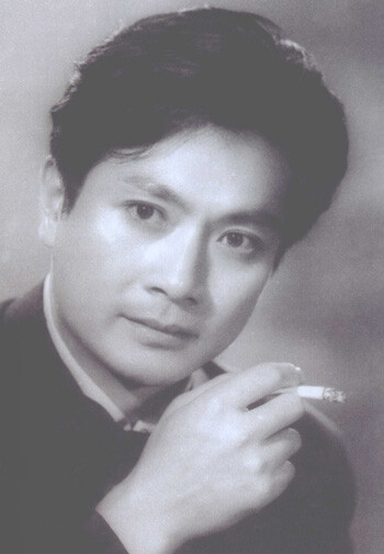 梁波罗，原籍广东中山，1939年生于陕西西安，演员。1959年上海戏剧学院表演系毕业，进入上海海燕电影制片厂做演员进厂之初就赶上了参加影片《51号兵站》的拍摄，他以自己的全部生活经验塑造了“小上海”梁洪的形象，…