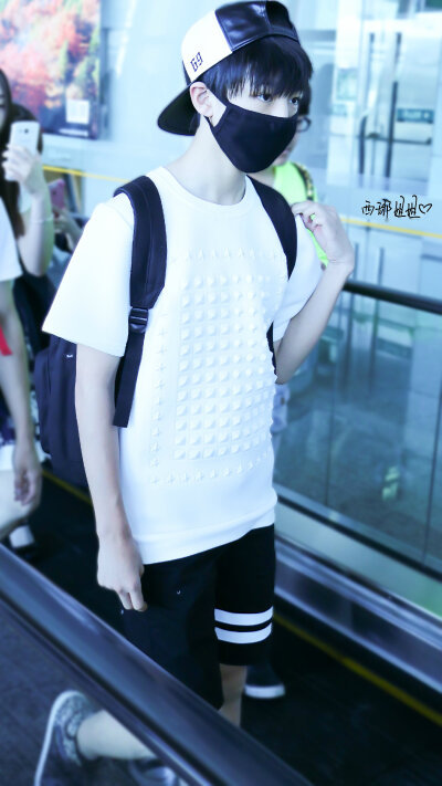 TFBOYS王俊凯 2015.06.18 重庆江北机场-北京首都机场机场图。