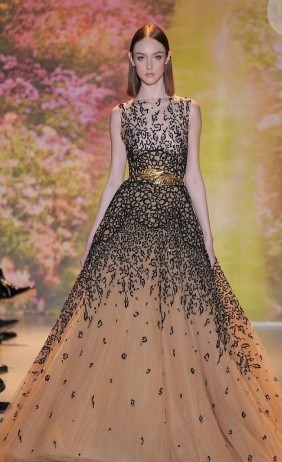 Zuhair Murad 设计师祖海·慕拉 (Zuhair Murad) 来自黎巴嫩贝鲁特，祖海·慕拉 (Zuhair Murad】，让我想到 了黑色的繁星？你们想到了啥啊？