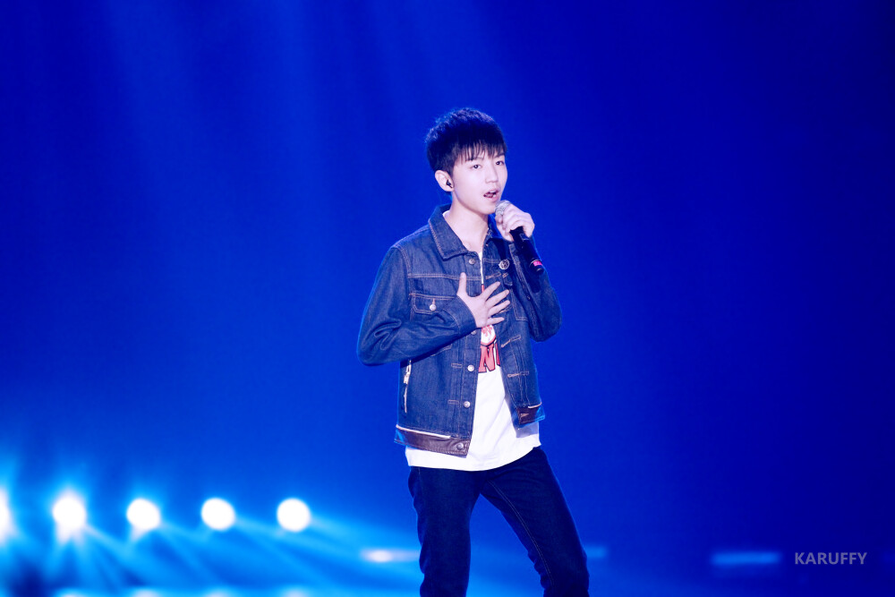 #王俊凯# #TFBOYS# 141126梦想星搭档 cr：说好的Karry呢