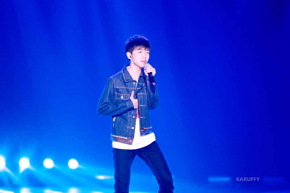 #王俊凯# #TFBOYS# 141126梦想星搭档 cr：说好的Karry呢