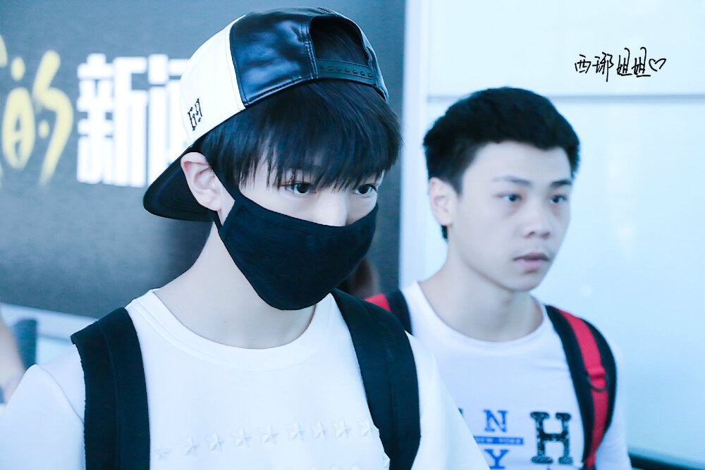 #王俊凯# #TFBOYS王俊凯# #TFBOYS# 150618重庆至北京 cr：西琊姐姐