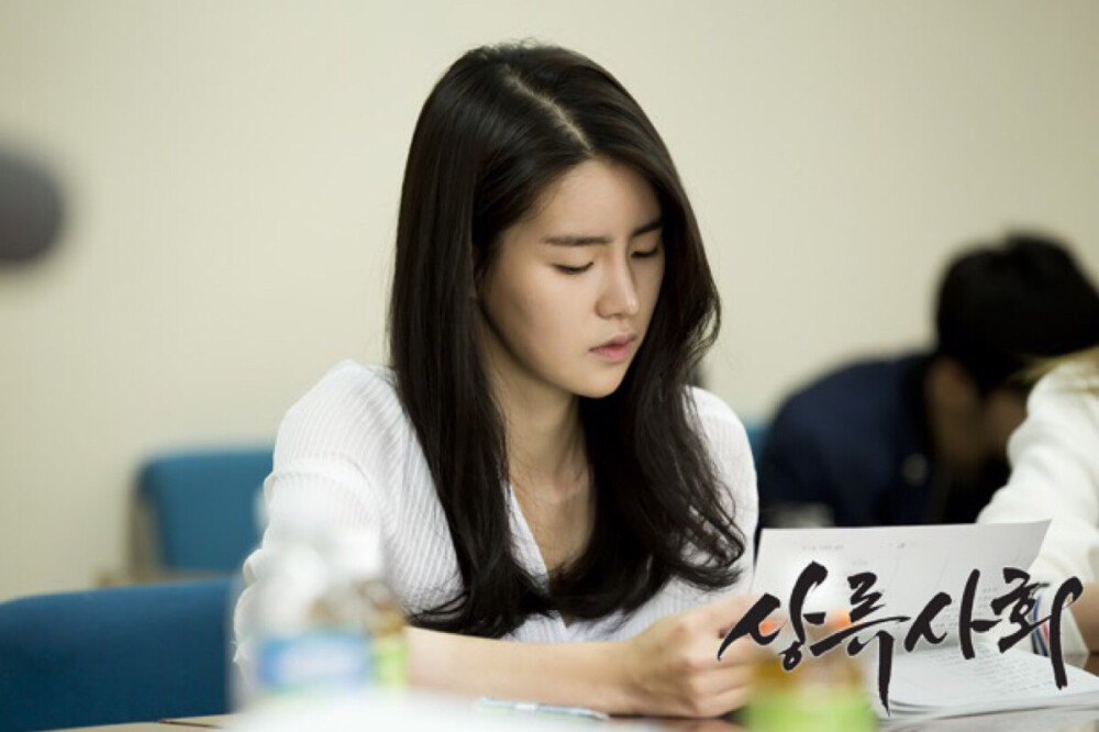 韩剧上流社会金宥真林智妍官网更新读剧本照