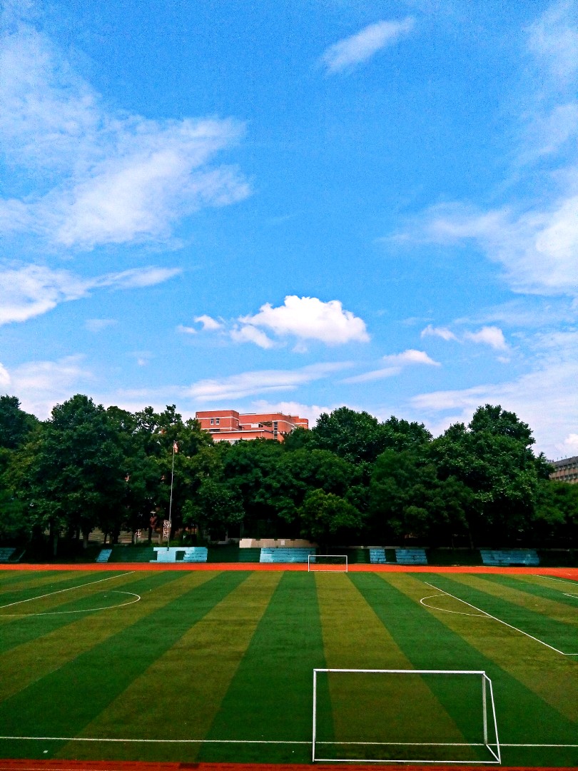 一朵云。华中师范大学