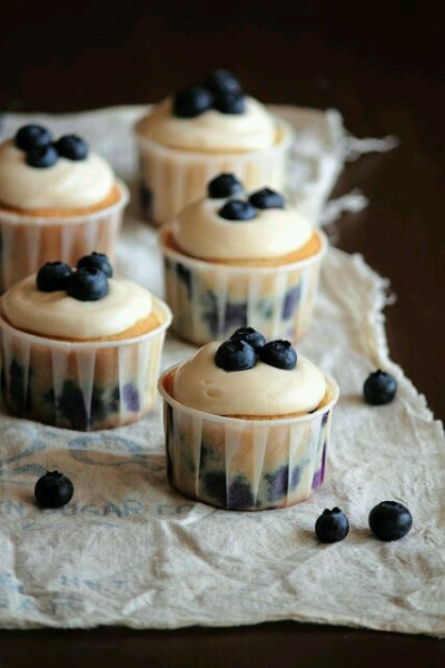 蓝莓奶油芝士杯子蛋糕