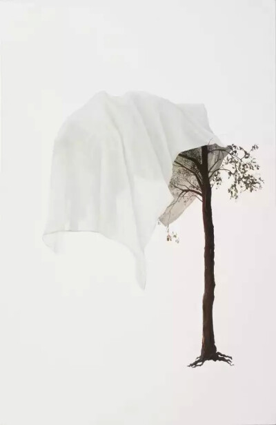 蒙志刚 《惹尘埃系列之 一树风尘》（Subcelestial Touch -- A Tree of Wind-blown Dust）87cm x 133cm 布上油画 2015