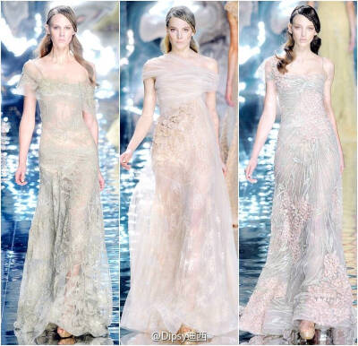 Elie Saab Haute Couture S/S 2010，五年前的高订系列，主题为“Aquatic Garden”，珍珠贝母雪纺亮片象征花园中各式花瓣与露珠，波光涟漪的视觉效果描绘的是阳光照射于水生植物园中水珠与水面的莹莹反光.....转自微…