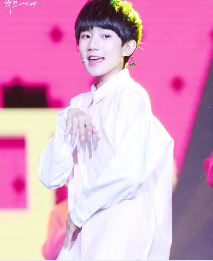 美颜 明星 王源 tfboys