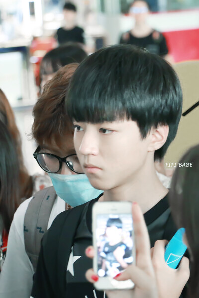 #王俊凯# #TFBOYS王俊凯# #TFBOYS# 150622 北京至重庆 cr：和凯皇一起爬长城