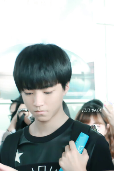 #王俊凯# #TFBOYS王俊凯# #TFBOYS# 150622 北京至重庆 cr：和凯皇一起爬长城