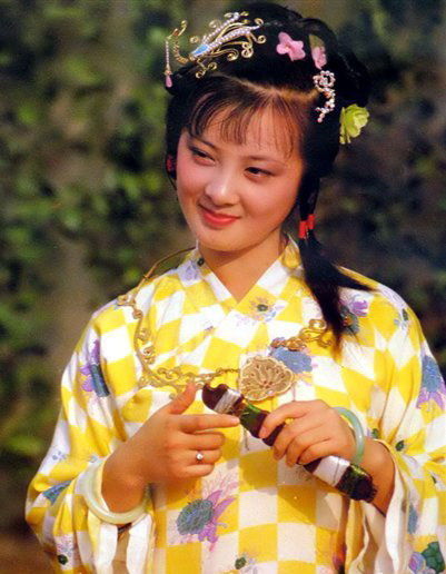  胡泽红，出身越家，1987年版电视剧《红楼梦》贾惜春扮演者，学艺时师从王文娟。《红楼梦》结束拍摄后，多次创业。♣