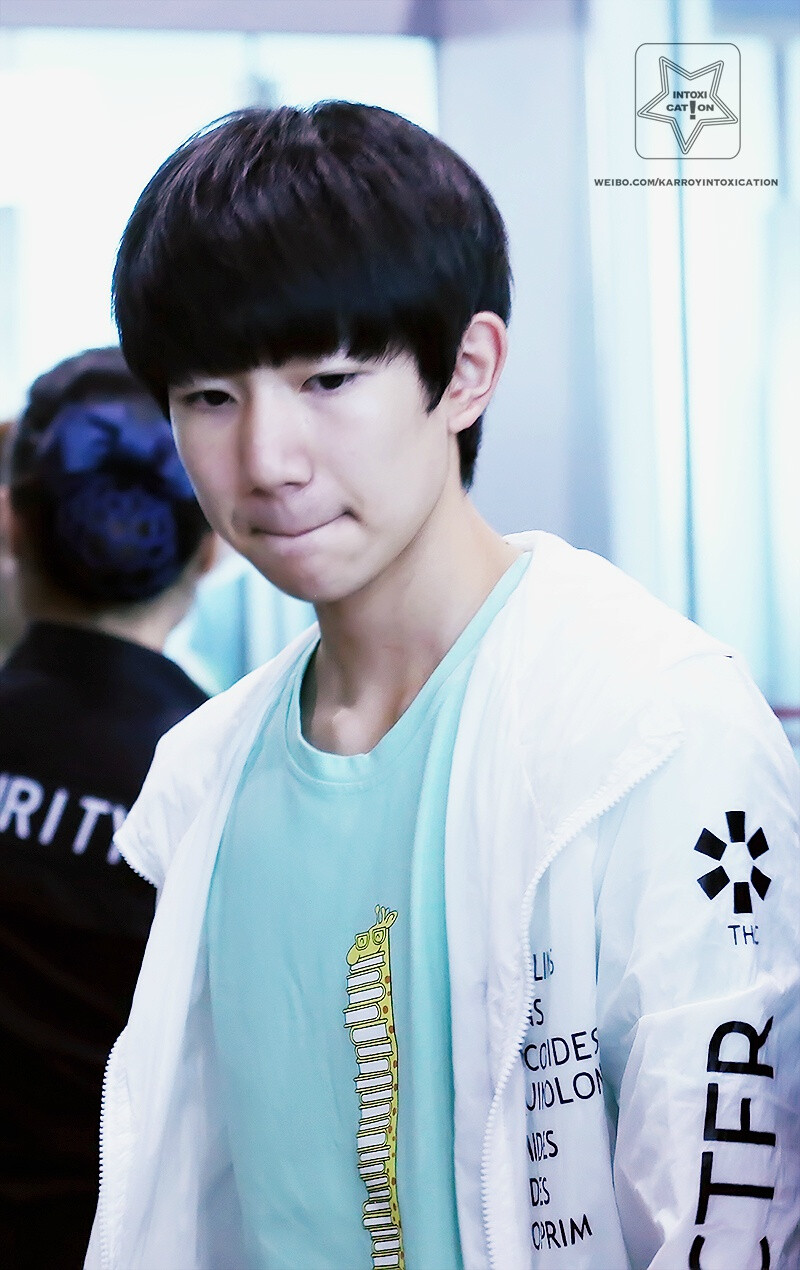 TFBOYS王源 150620重庆赴北京 cr:Intoxication_中毒站