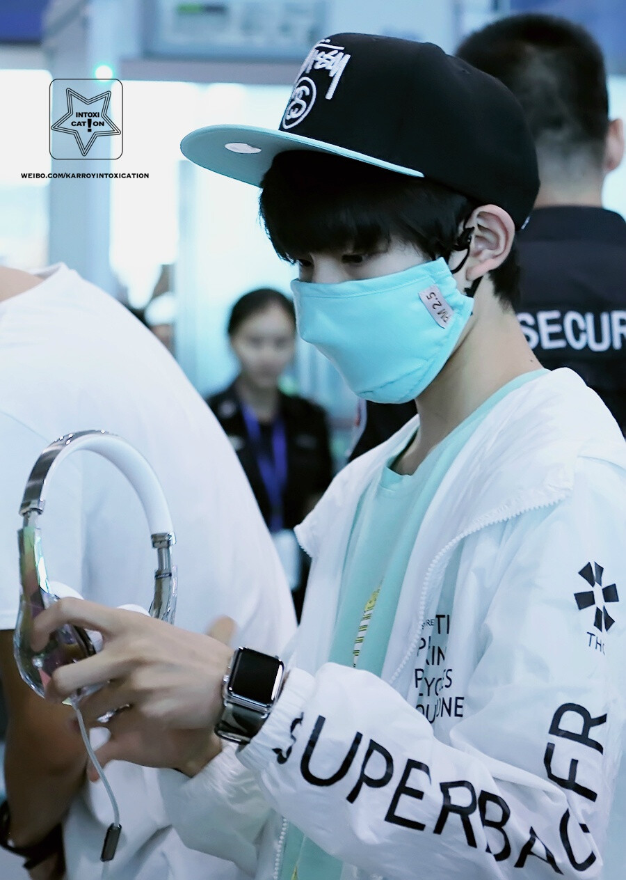 TFBOYS王源 150620重庆赴北京 cr:Intoxication_中毒站