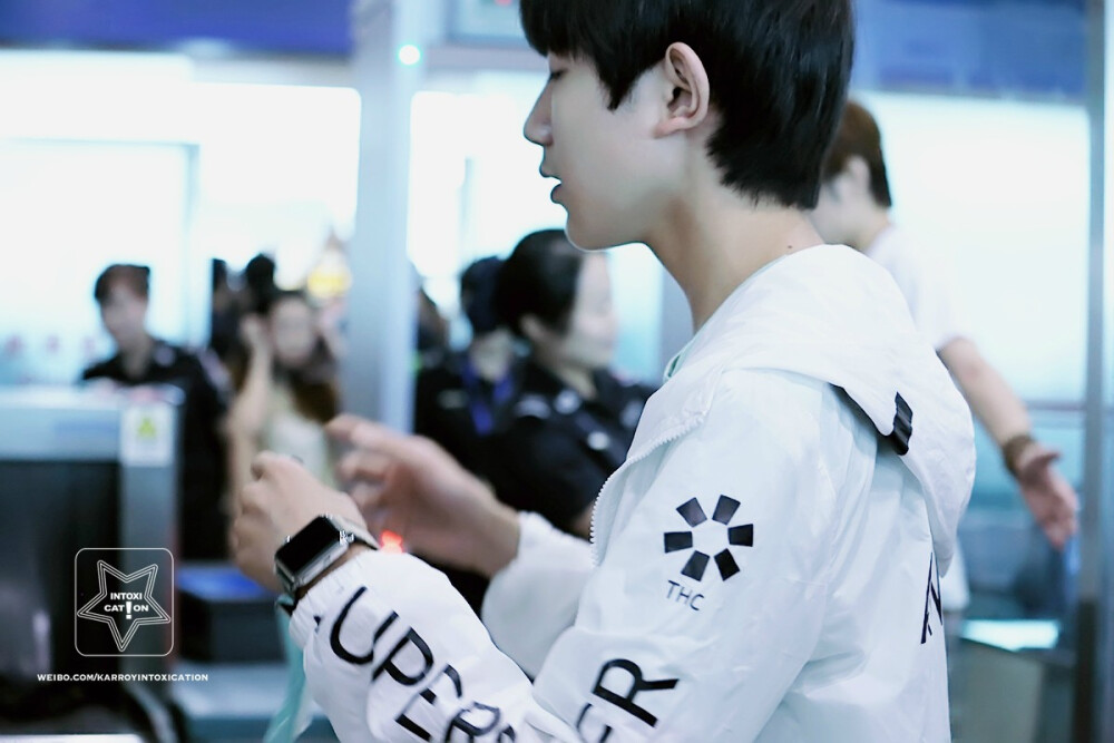 TFBOYS王源 150620重庆赴北京 cr:Intoxication_中毒站